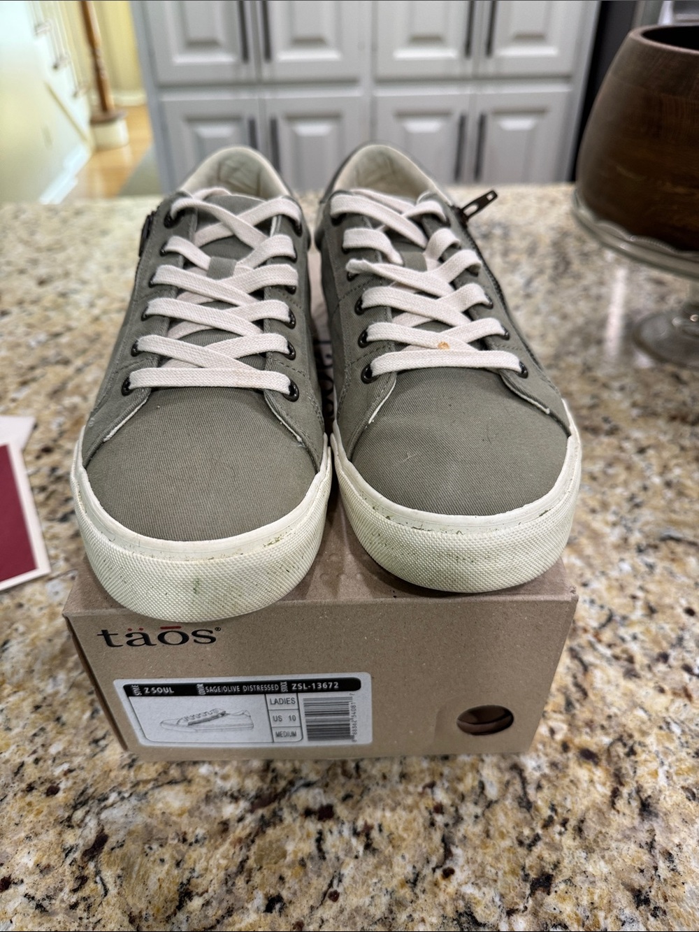 Taos Z Soul Olive Green Sneakers - Sz: 10